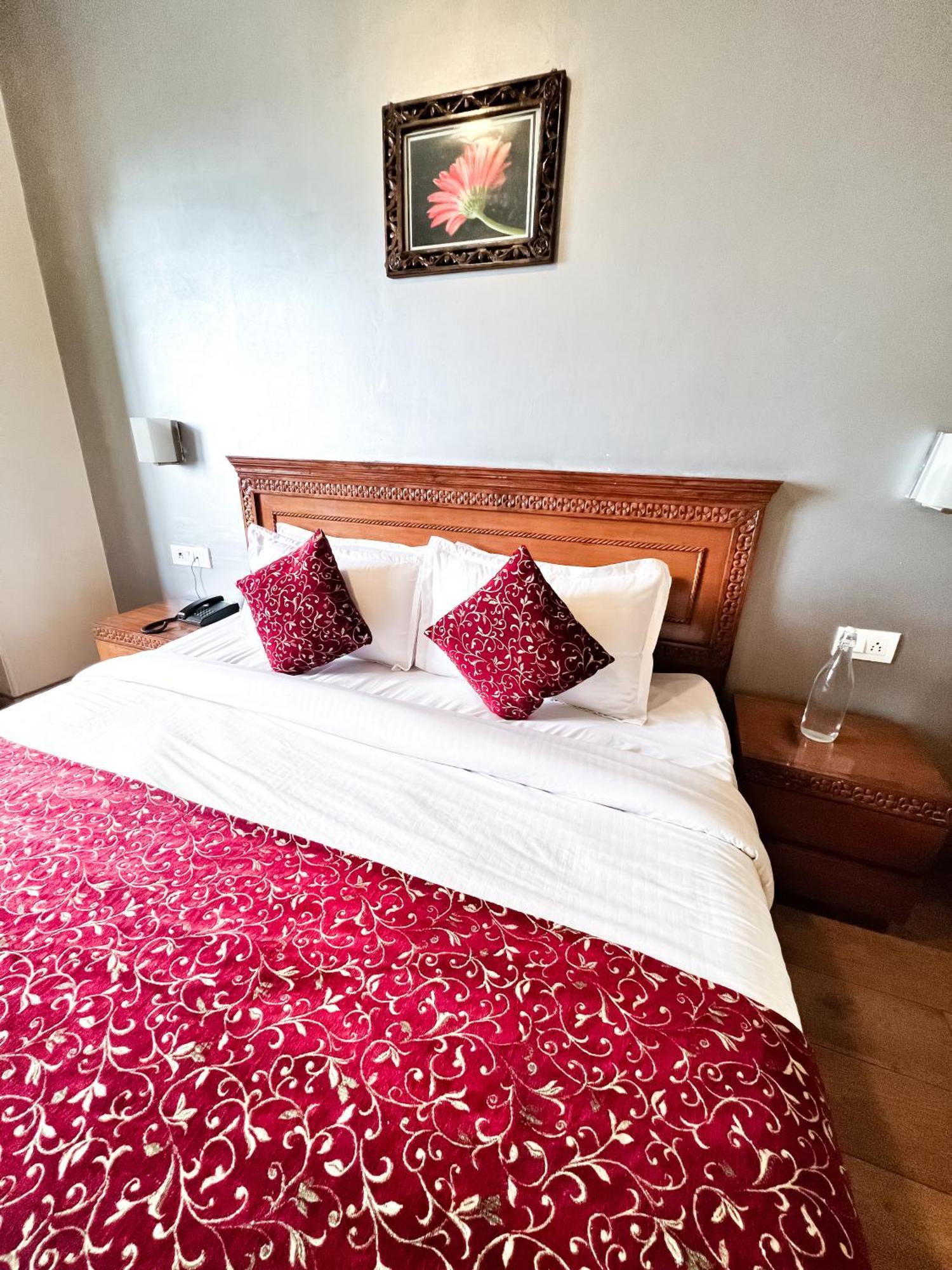 Wingait Inn - Hotel Near Mall Road Shimla Zewnętrze zdjęcie